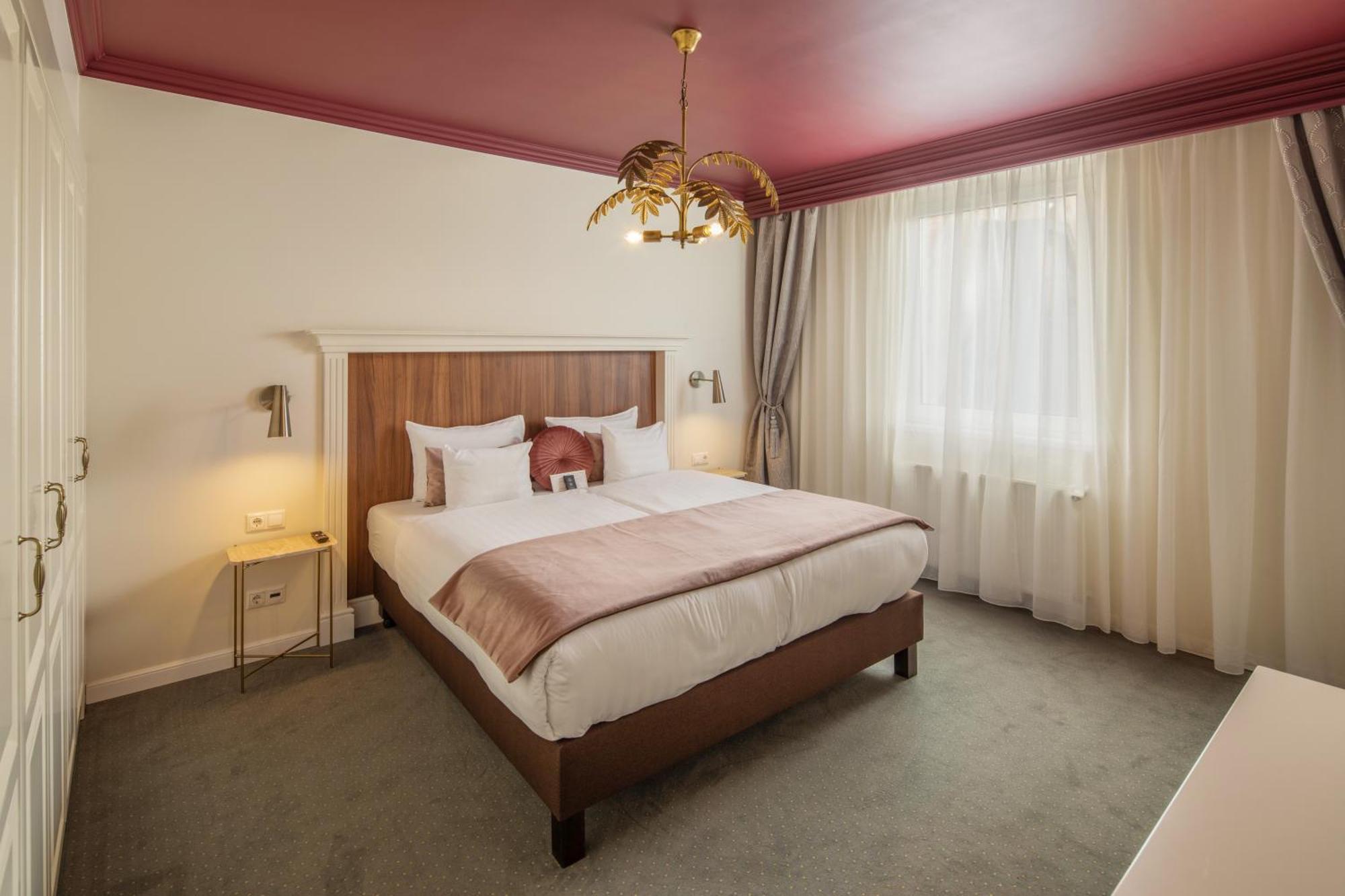 Queen'S Court Hotel & Residence Budapest Room photo